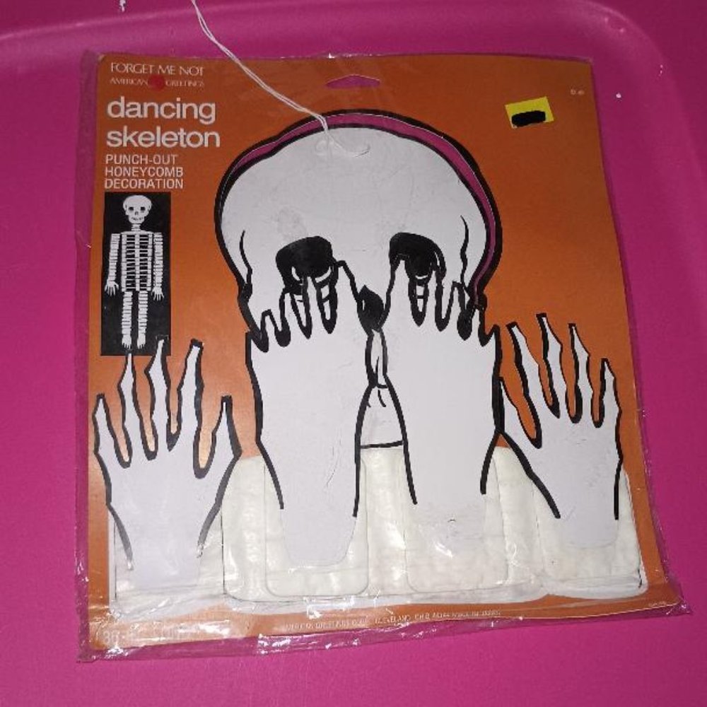 ❤️4 for $20 Dancing Skeleton Halloween Decoration Punch-Out Honeycomb Hanging